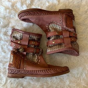 Karma of Charme Mauve & Silver Moccasin Booties, size 38